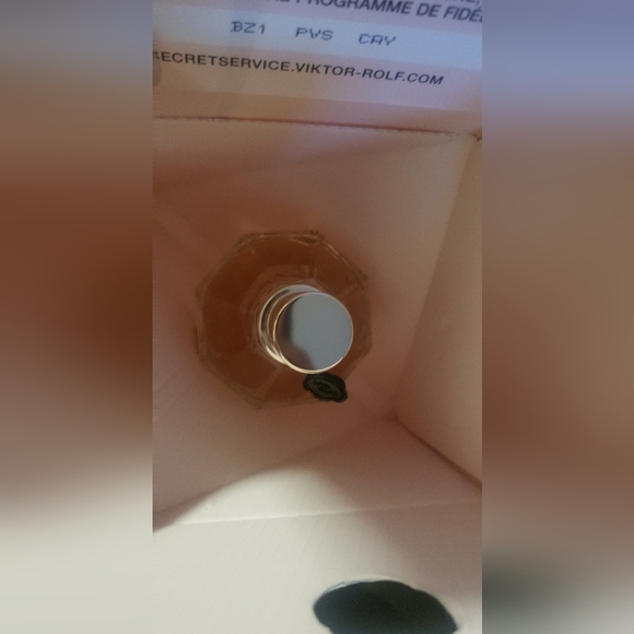 Viktor & Rolf Flowerbomb 3.4oz L'eau de parfum in box - Picture 5 of 10